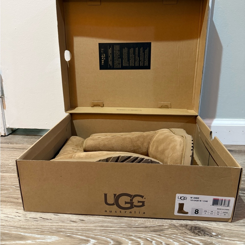 NWT & Box UGG Tan Winter Boots with Sheepskin Lining - Picture 4 of 10